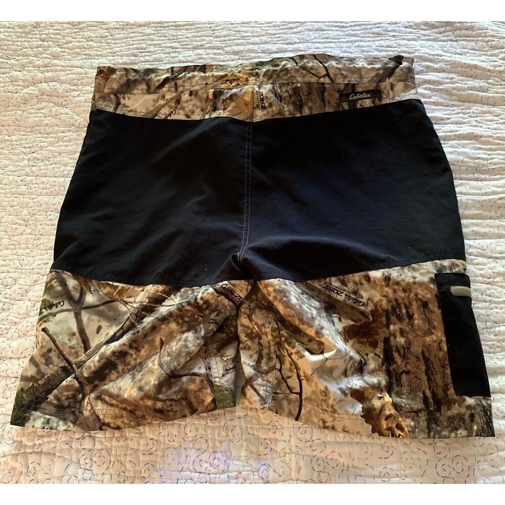 Black & Seclusion 3D Camouflage Men's Sz 36 Cabela's Board Shorts Swim Trunks